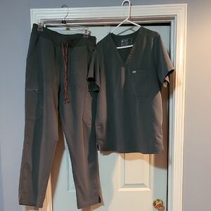 FIGS Scrubs Set